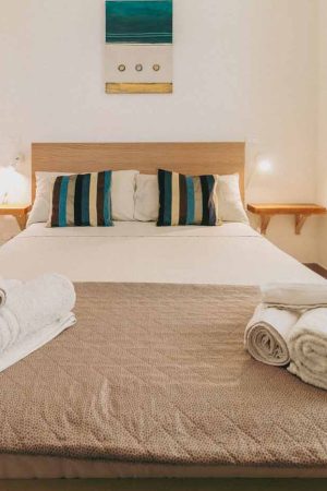 Camera matrimoniale in villa con piscina a Marzamemi